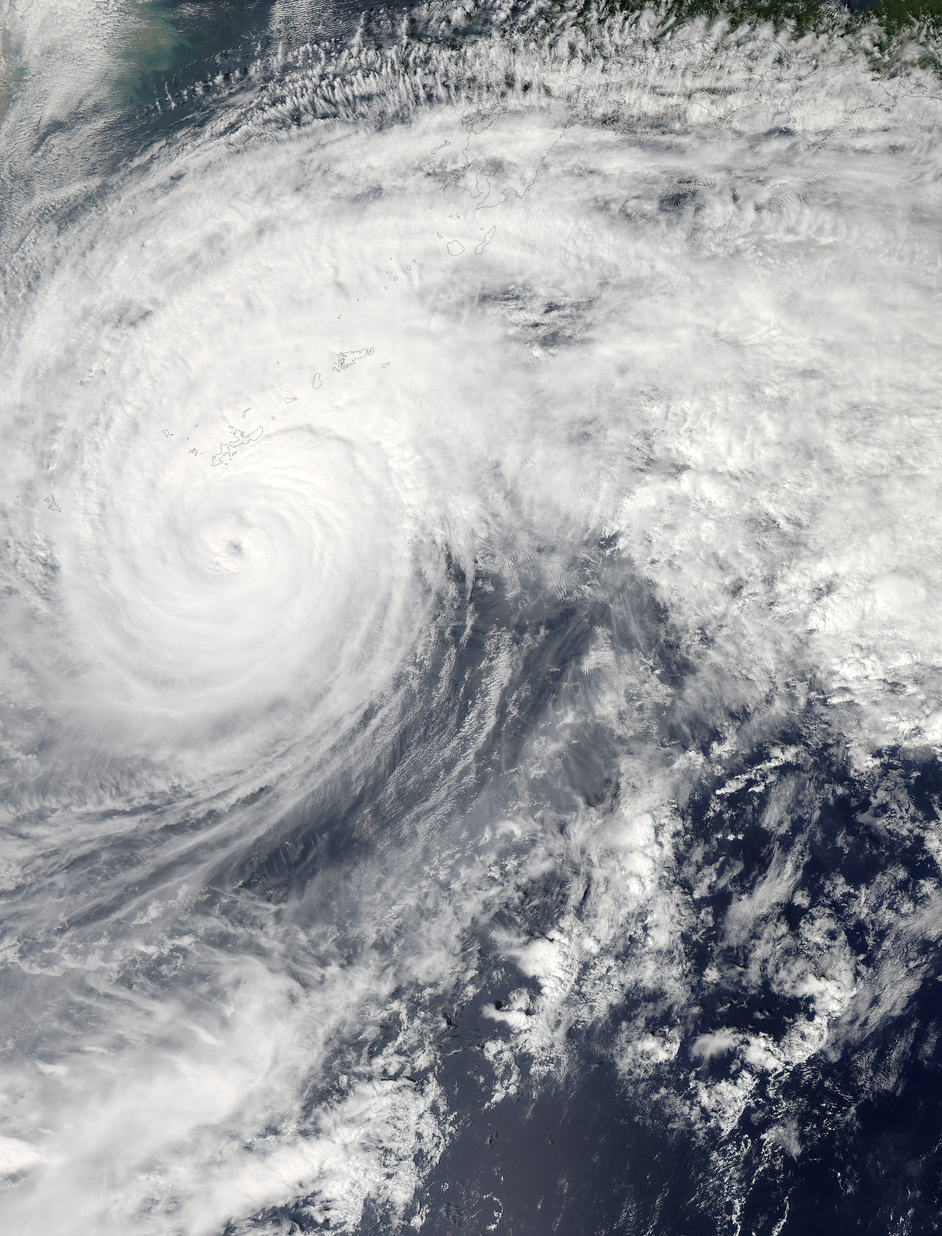 Typhoon Vongfong (19W) approaching Japan - related image preview