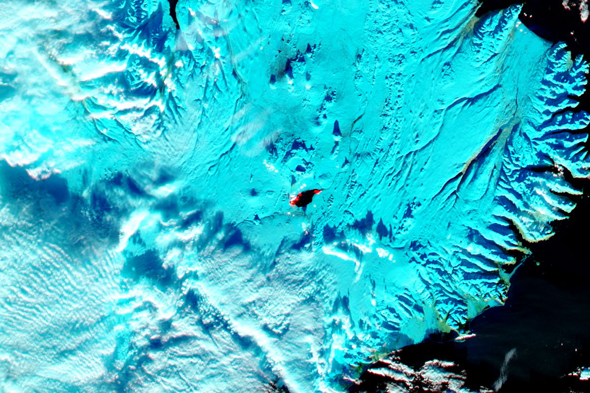 Eruption at Bardarbunga, Iceland (false color) - related image preview