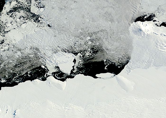 Iceberg B34 before separation, Amundsen Sea, Antarctica - related image preview
