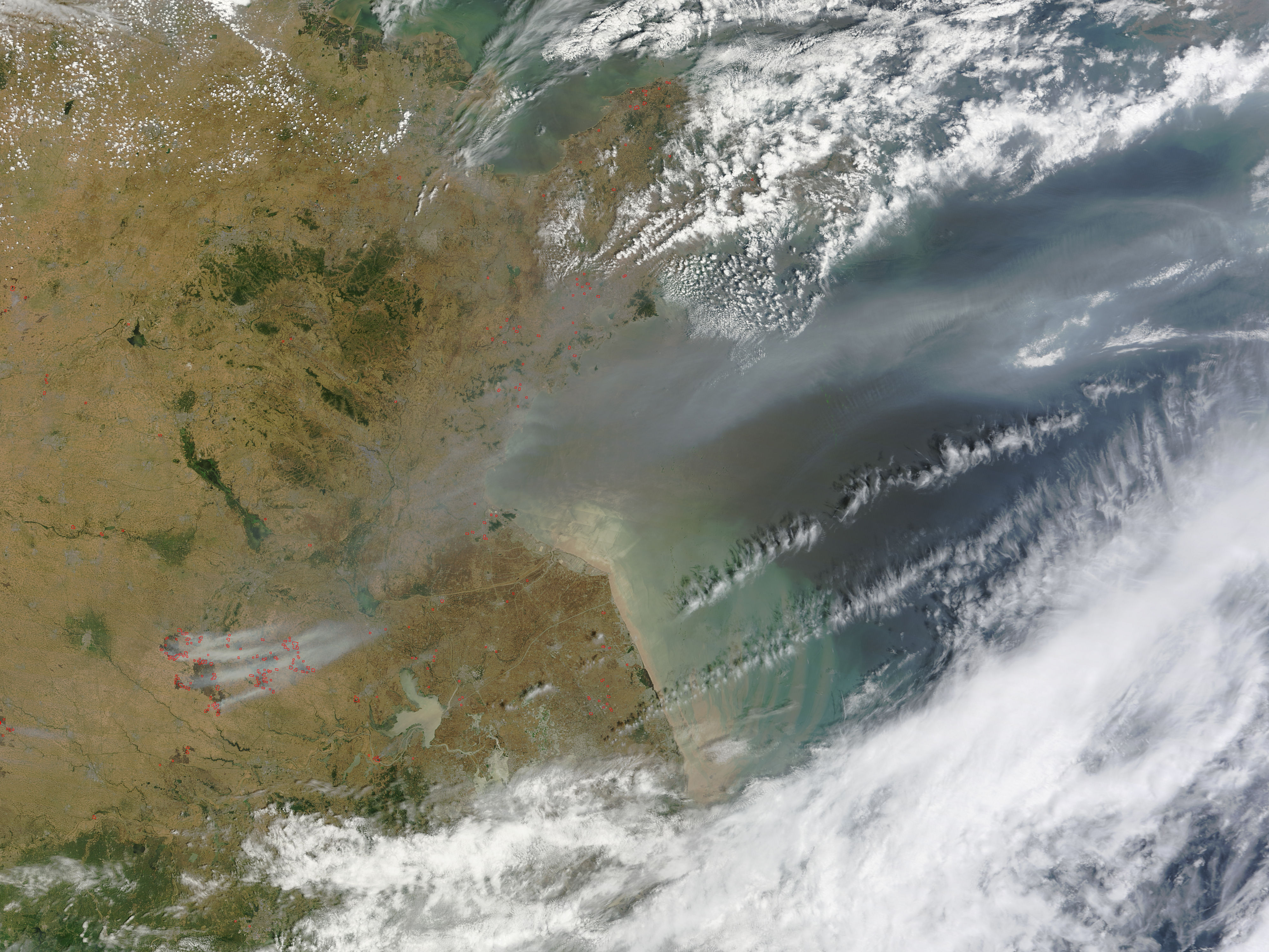 Fires and smoke in eastern China - related image preview