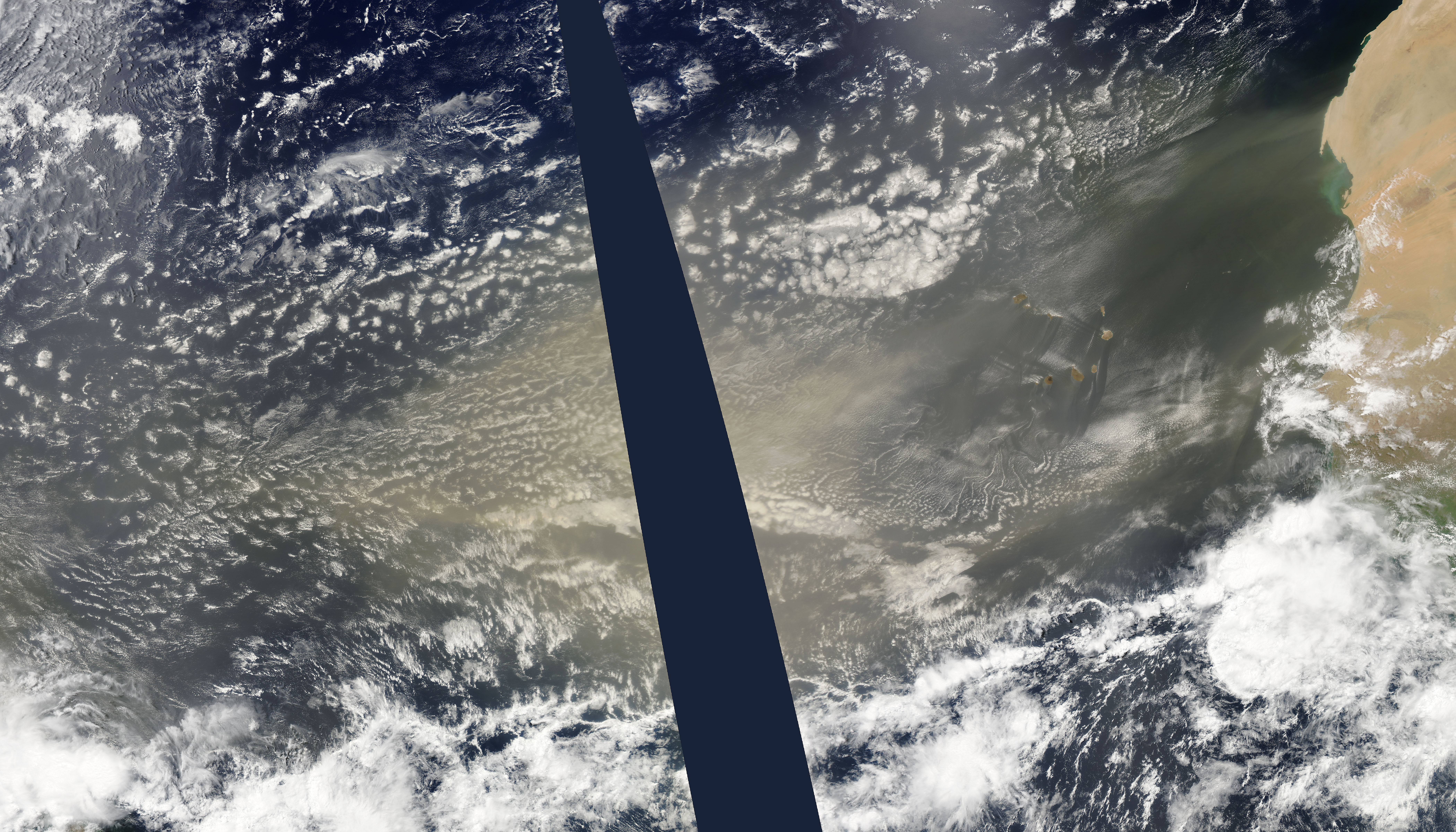 Saharan dust over the Atlantic Ocean - related image preview
