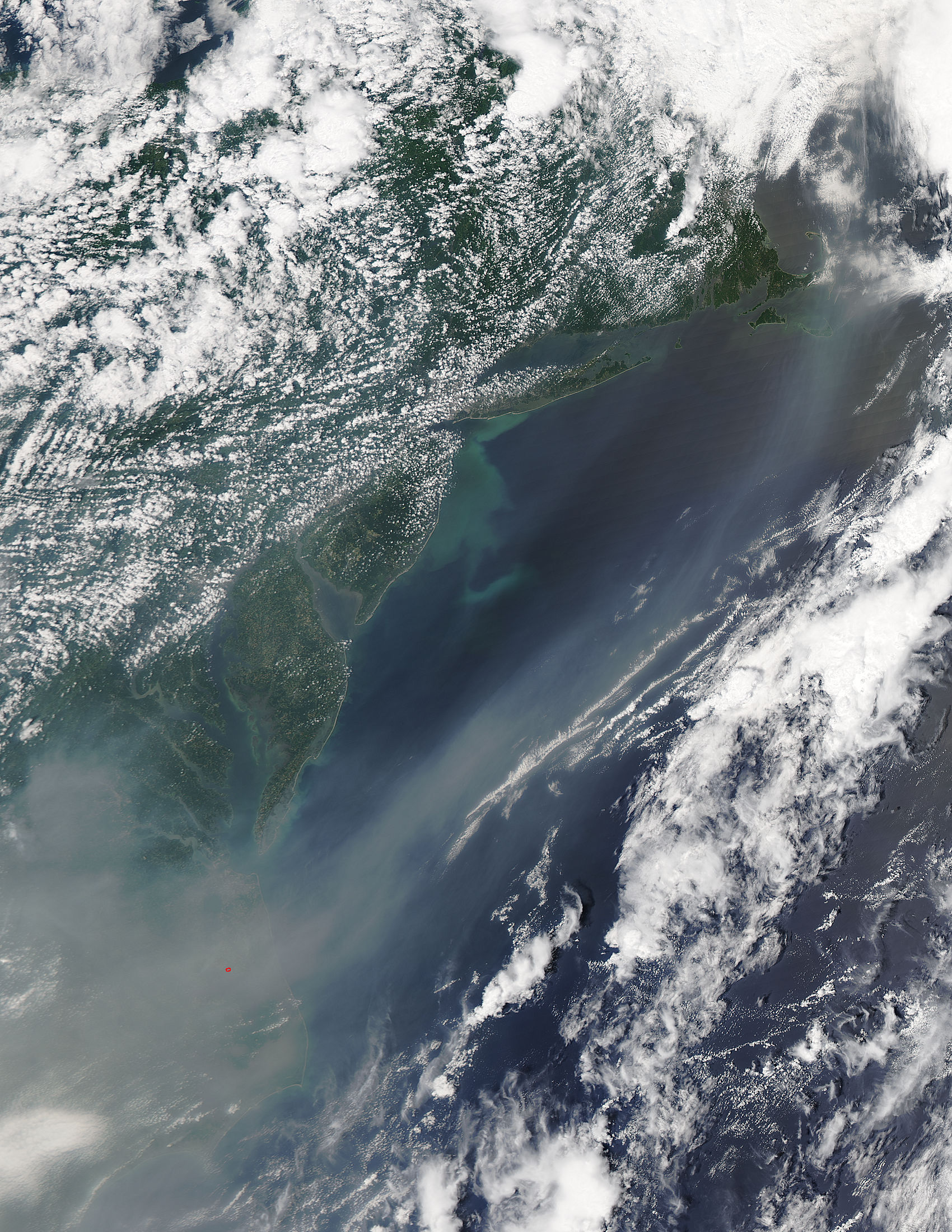 Smoke from Canadian wildfires off the East Coast - related image preview