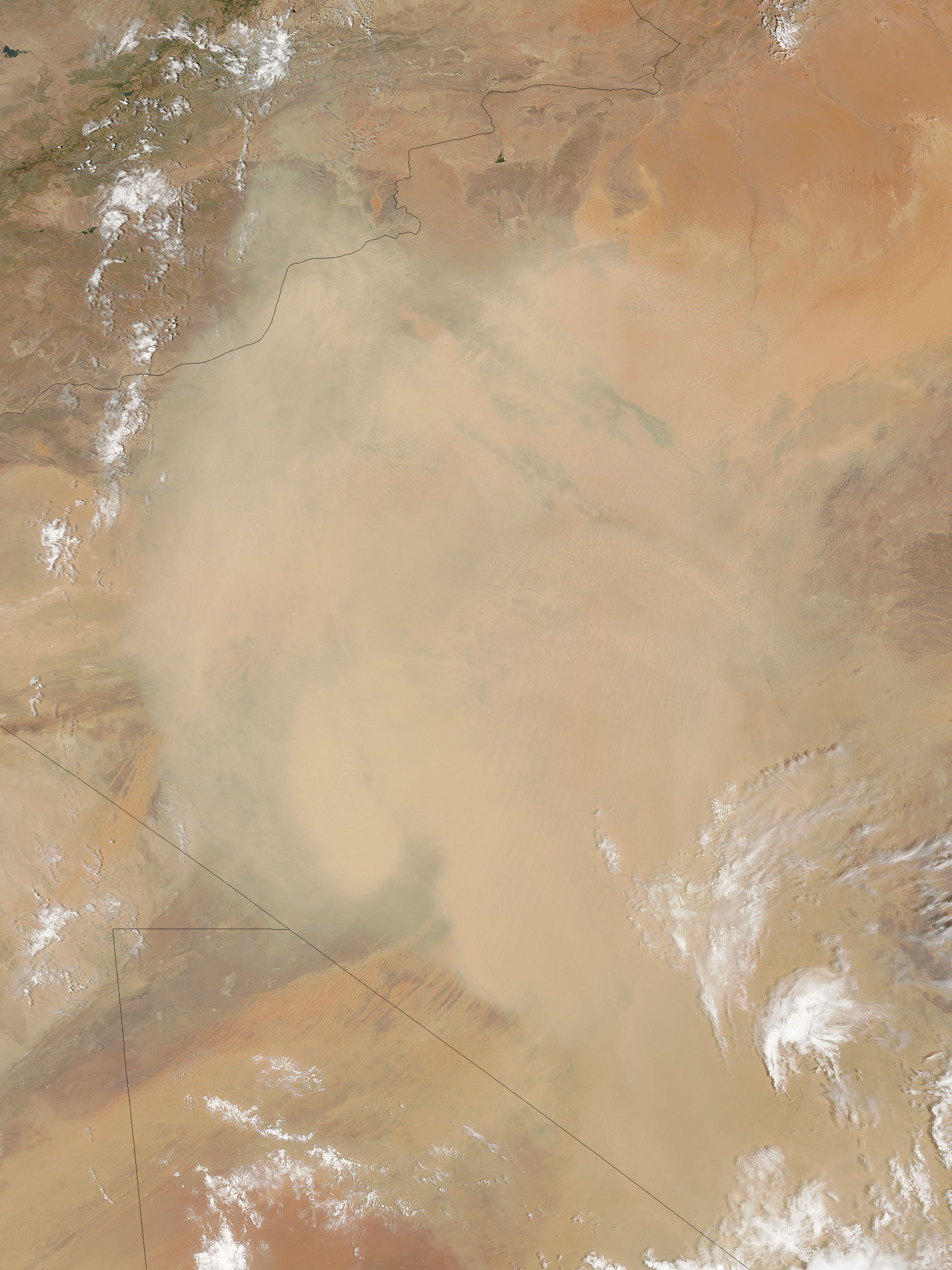 Dust storm in central Algeria - related image preview