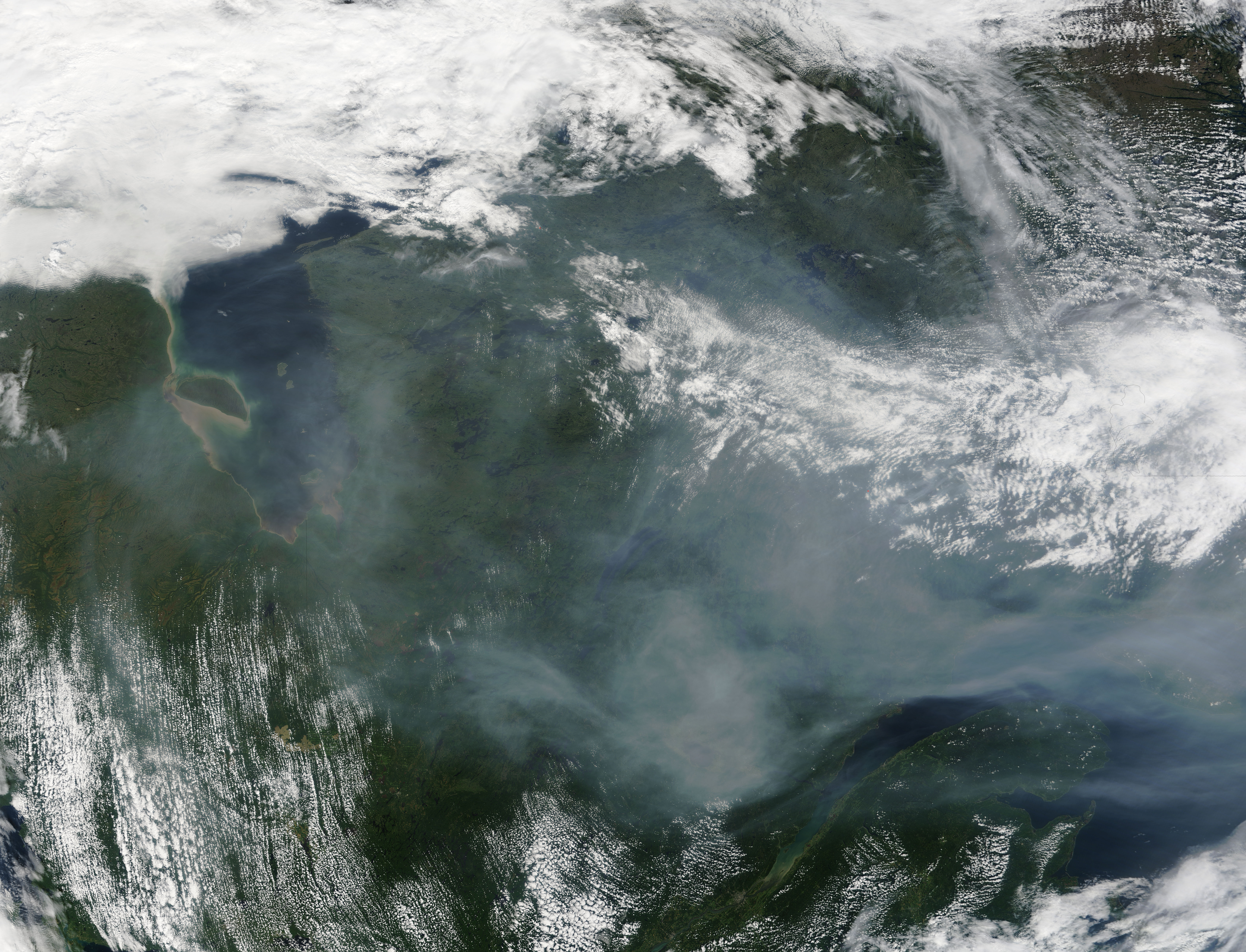 Smoke from western wildfires across eastern Canada - related image preview