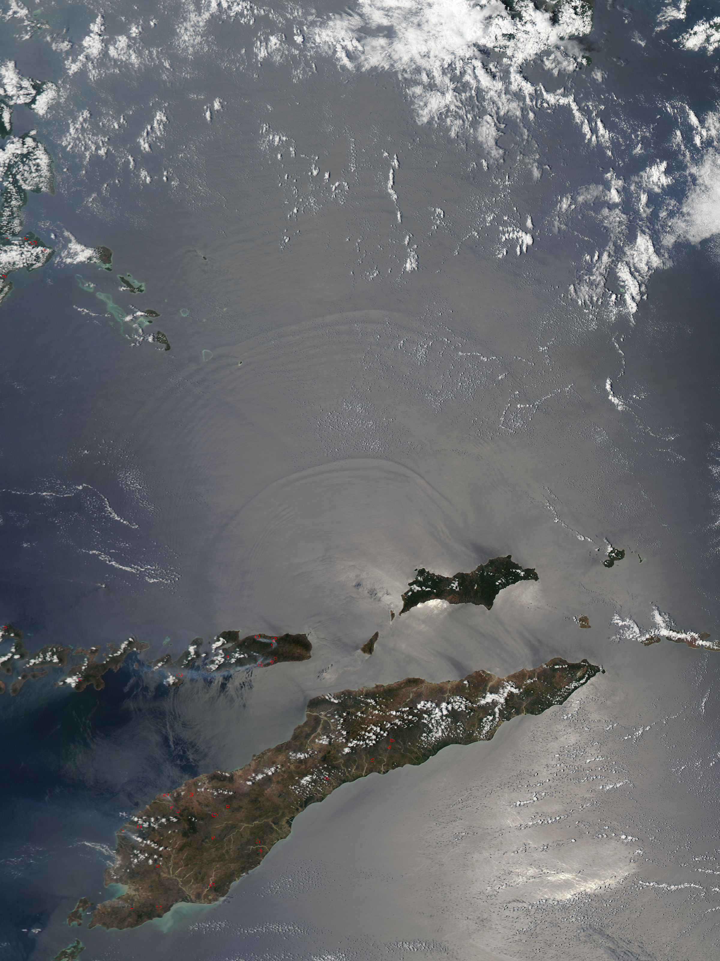 Oceanic nonlinear internal waves in the Banda Sea (afternoon overpass) - related image preview