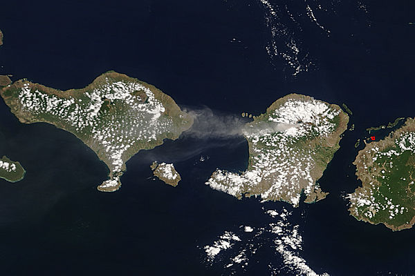 Plume from Rinjani, Lombok, Indonesia - related image preview