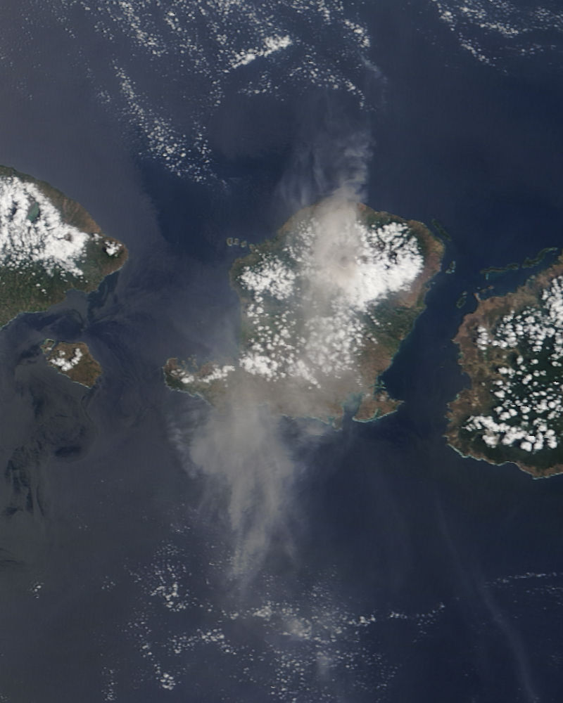 Plume from Rinjani, Lombok, Indonesia - related image preview