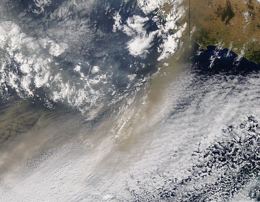 Dust storm off southeast Australia - related image preview