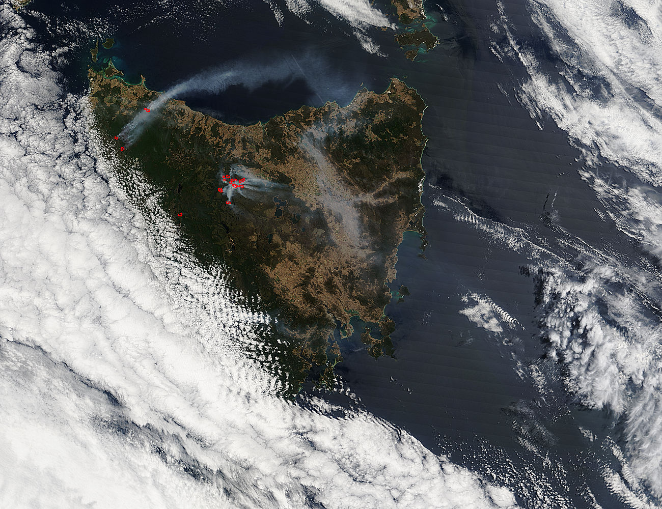 Fires and smoke in Tasmania (morning overpass) - related image preview