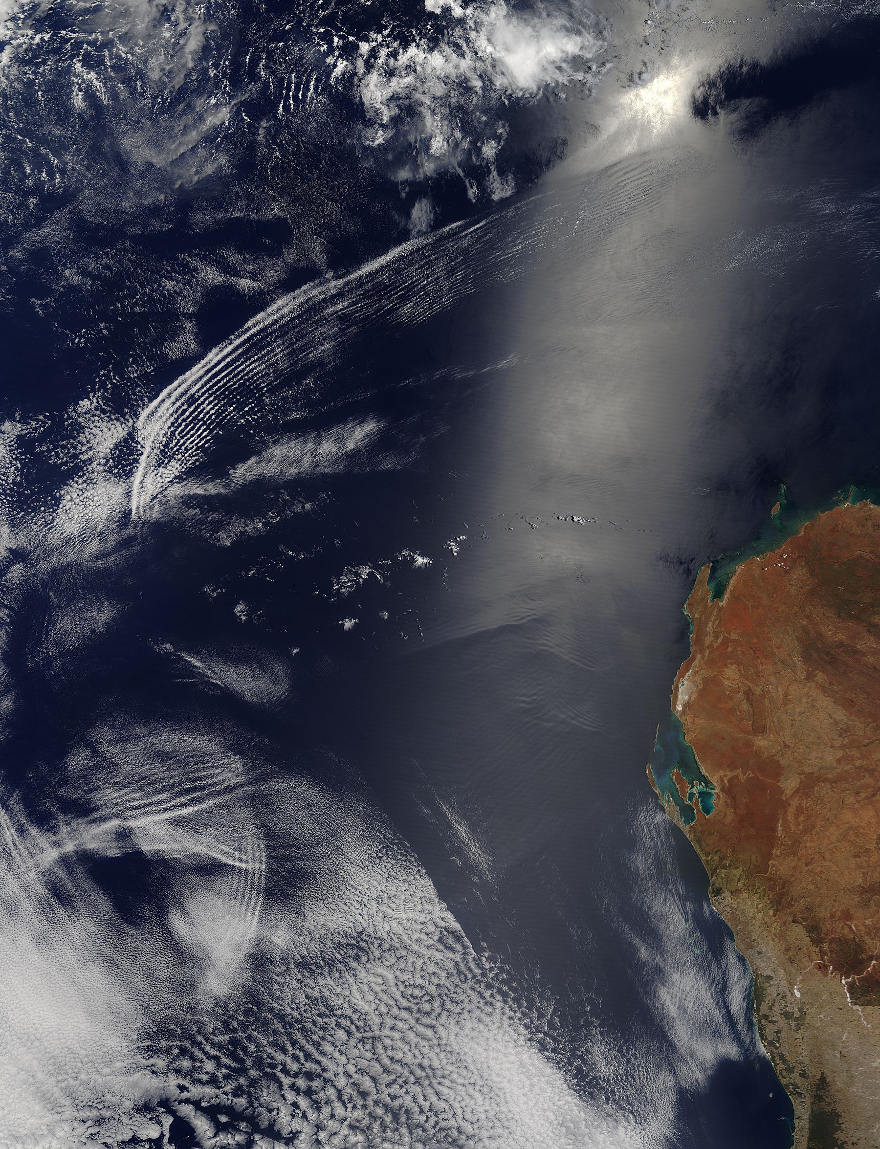 Wave clouds and internal waves off Western Australia - related image preview