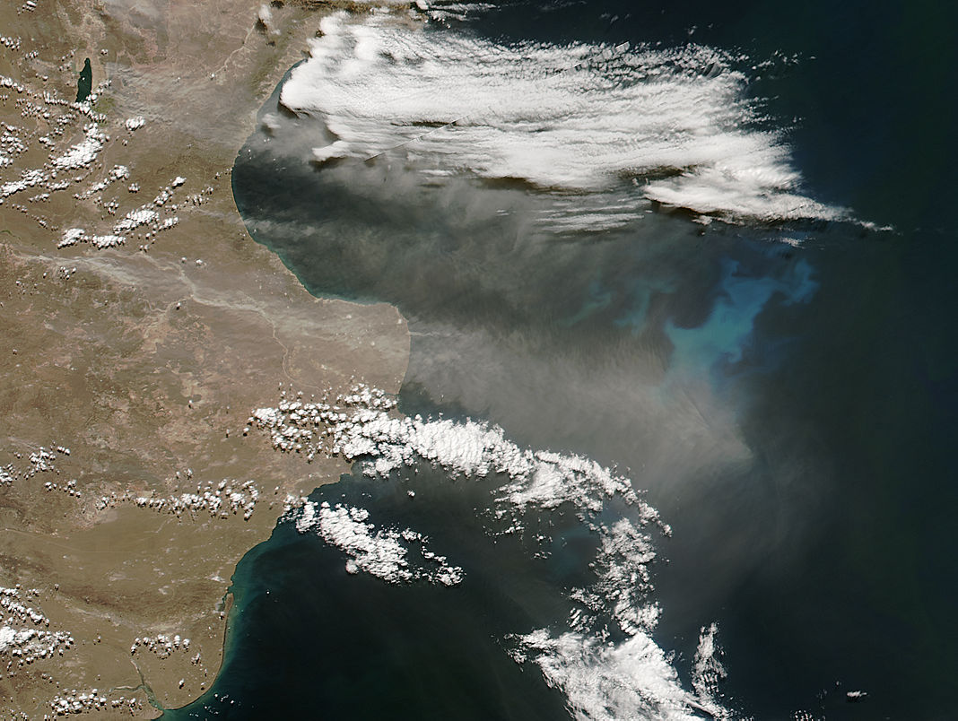 Dust storms off Argentina - related image preview