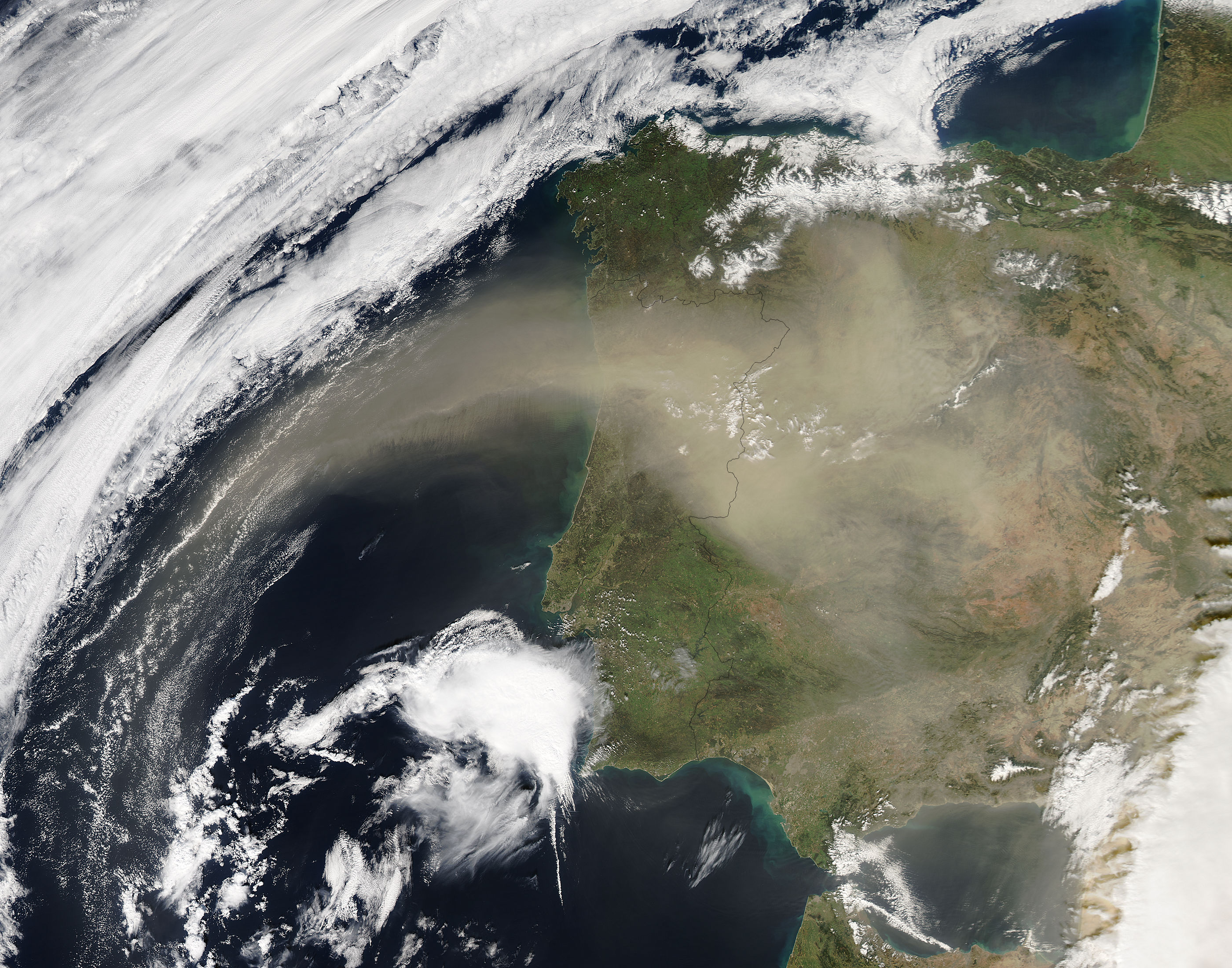Saharan dust over the Iberian Peninsula - related image preview