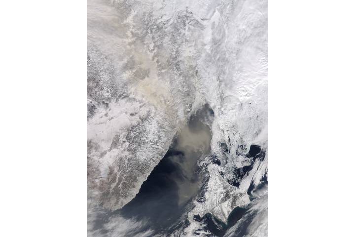 Dust from the Gobi Desert over Russia (morning overpass)
