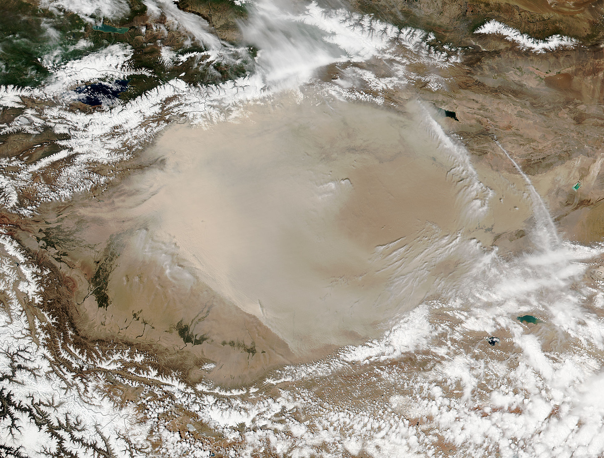 Dust storm in Taklimakan Desert, Western China - related image preview