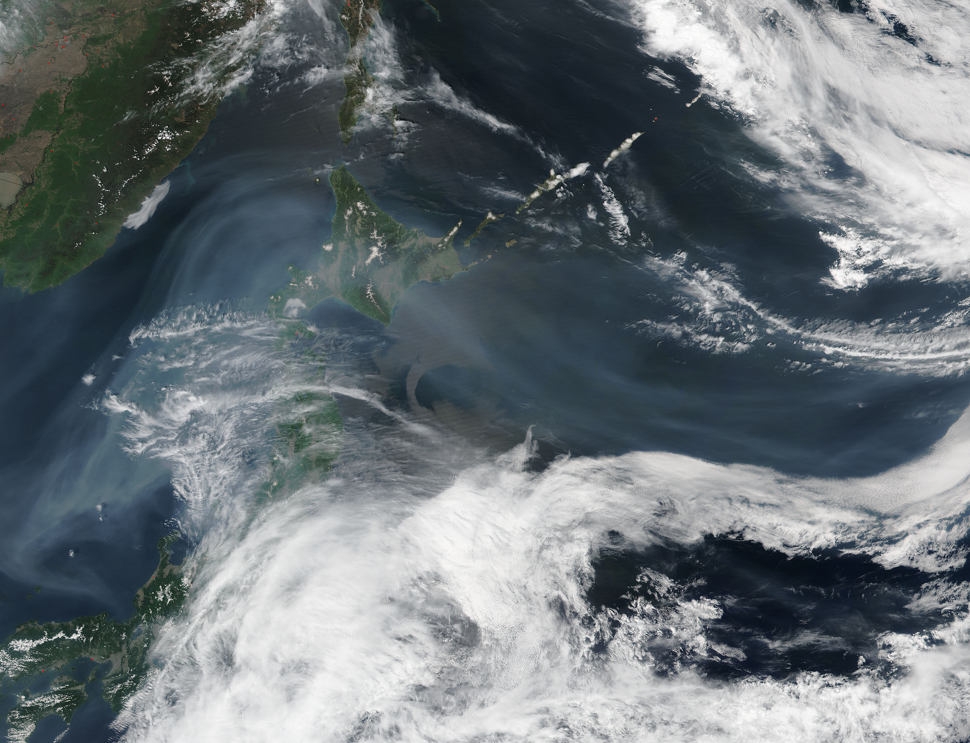 Smoke from Russian wildfires over the Pacific Ocean - related image preview