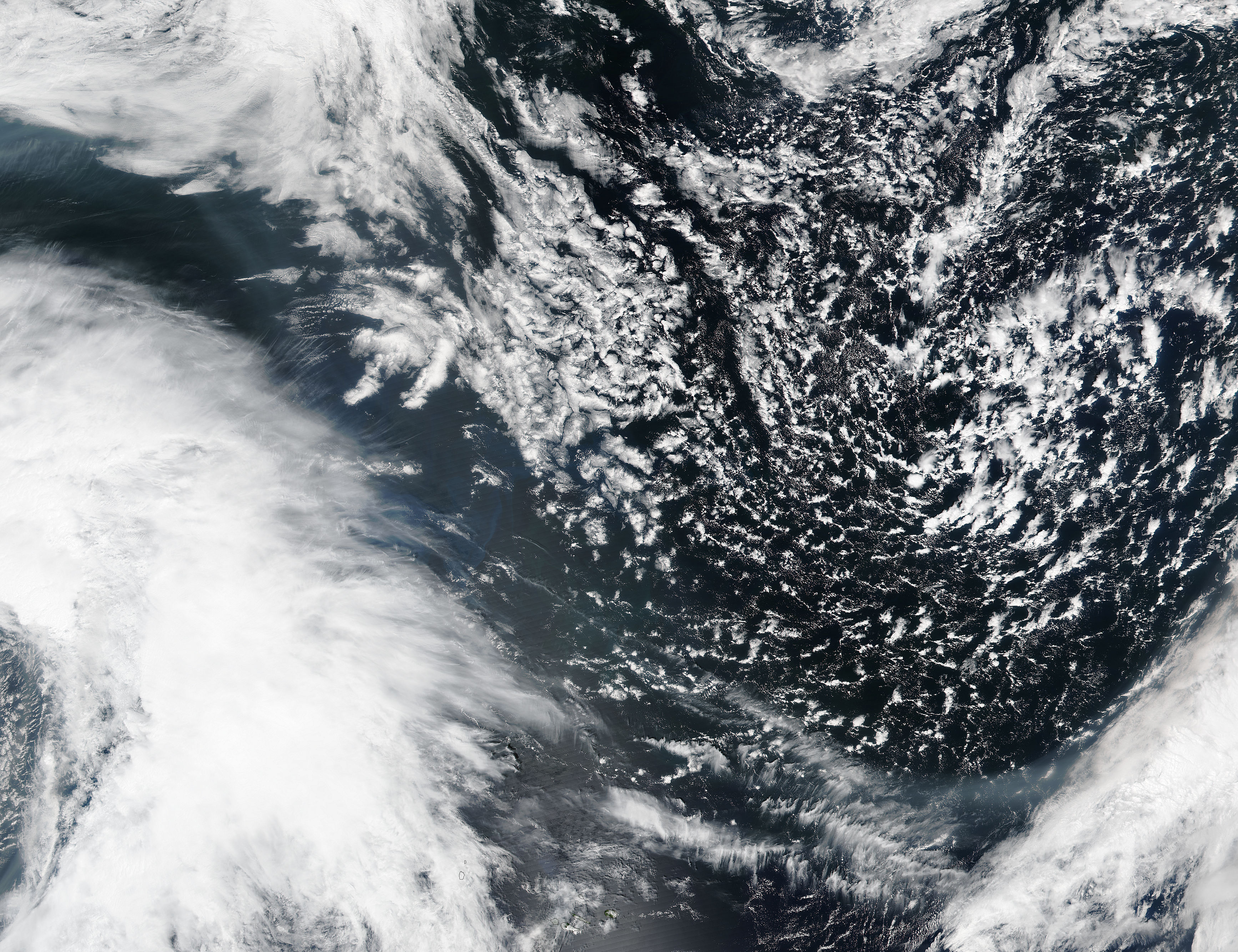 Smoke from western wildfires across the Atlantic Ocean - related image preview