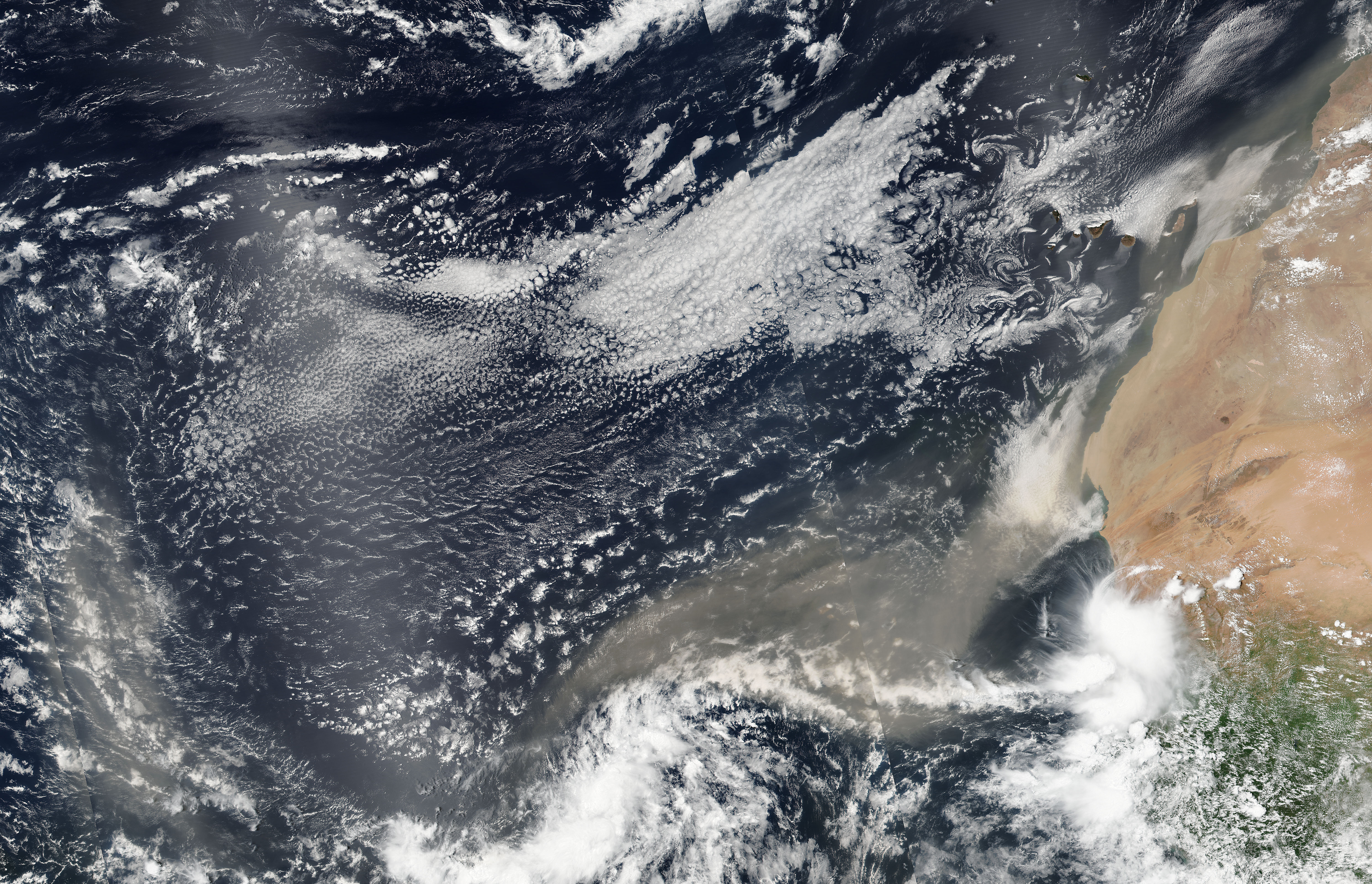 Dust storm across the Atlantic Ocean - related image preview