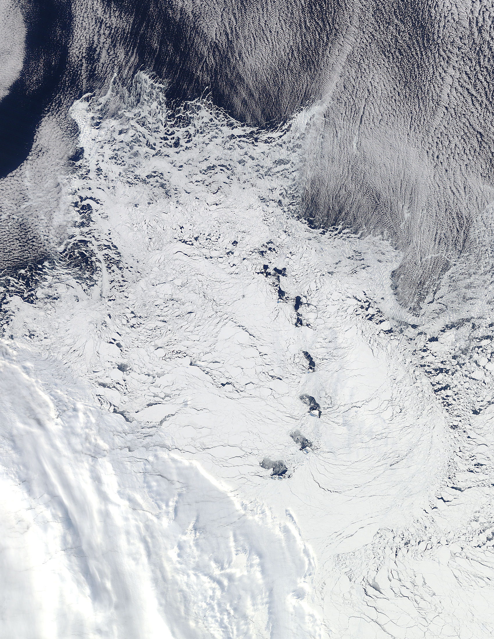 Sea ice surrounding the South Sandwich Islands - related image preview