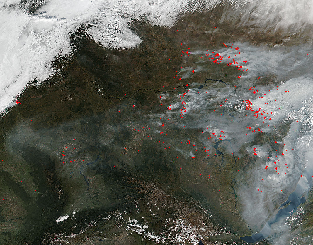 Smoke and fires in central Russia - related image preview