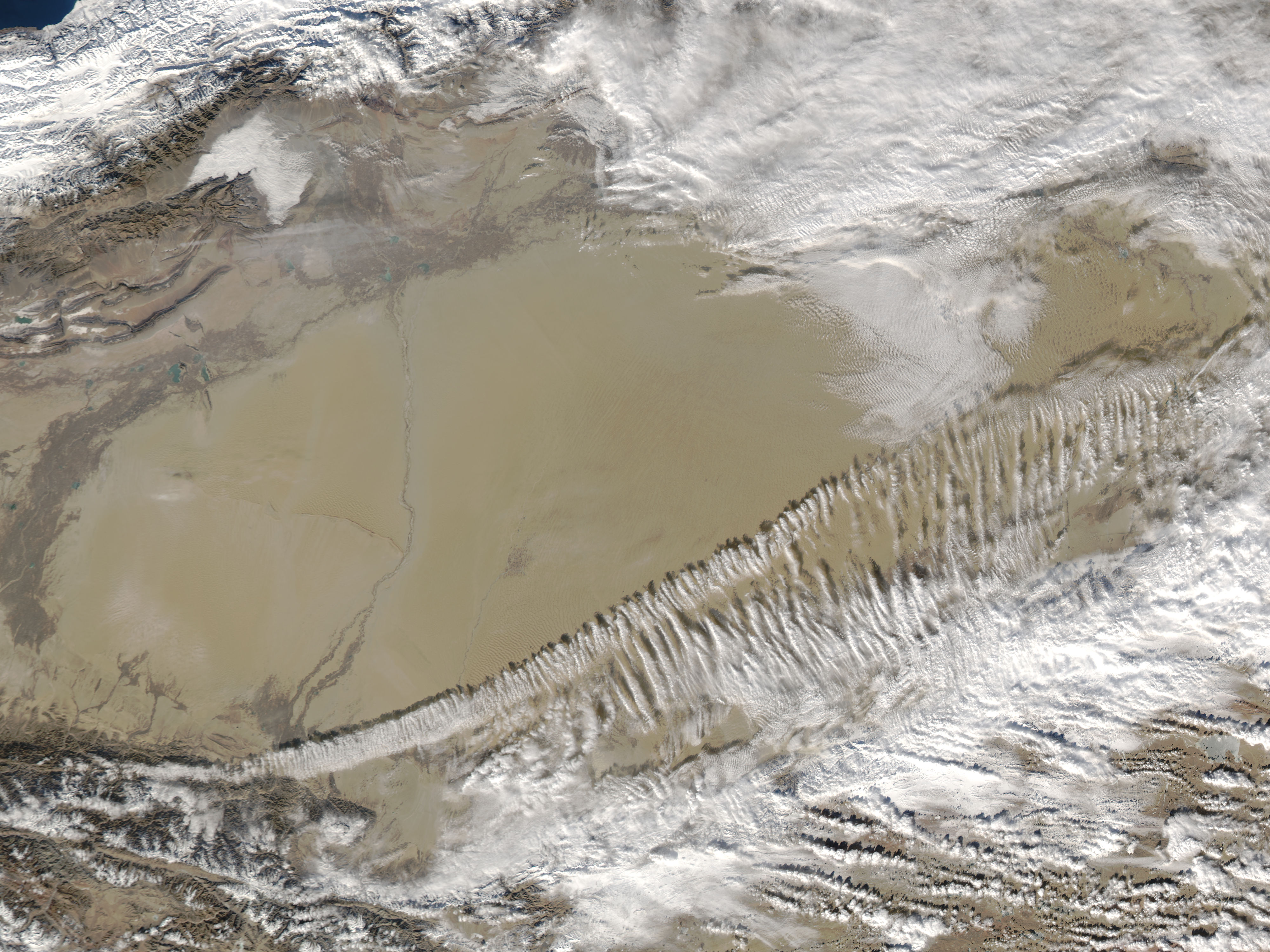 Clouds over the Taklimakan Desert, Western China - related image preview