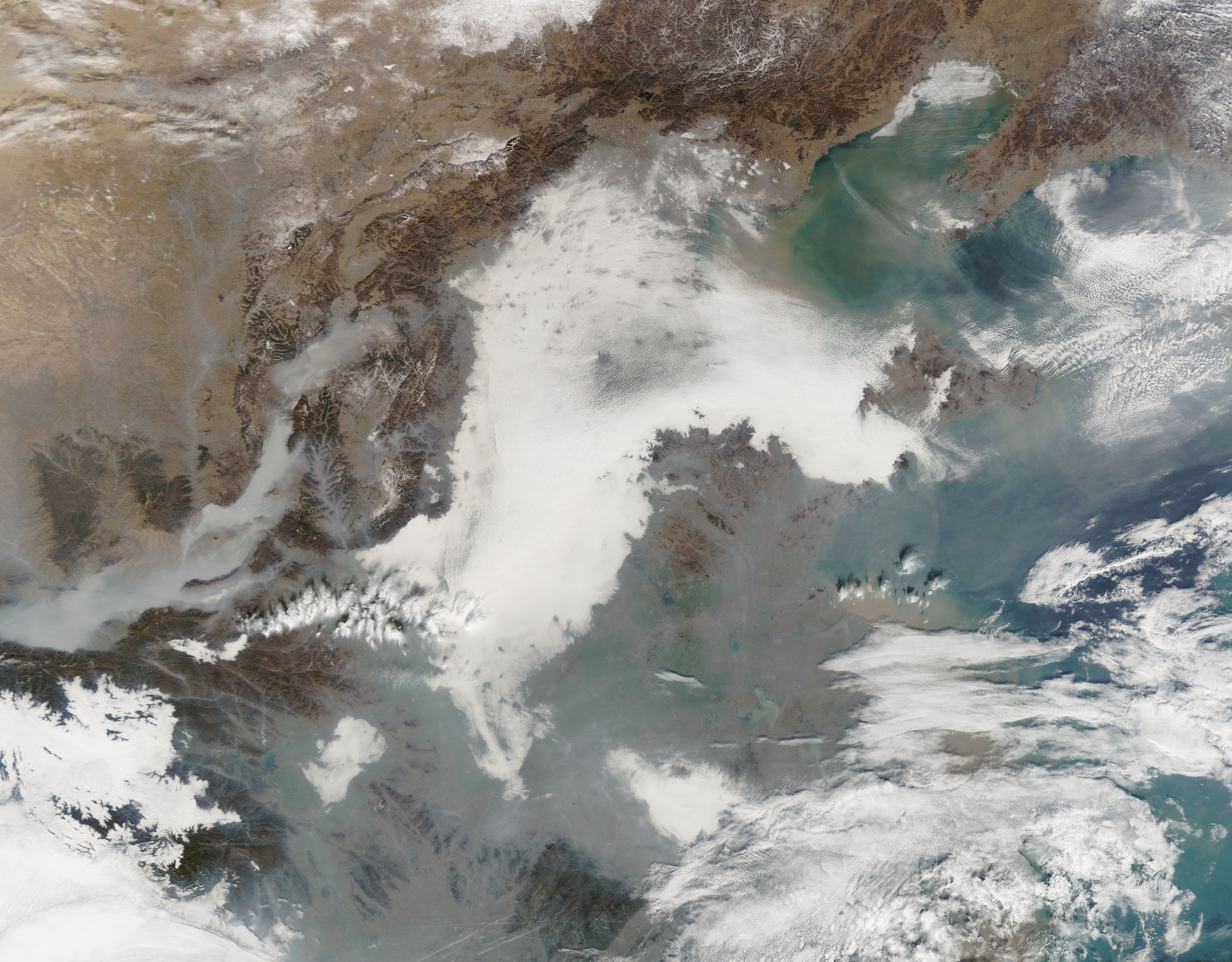 Low clouds and haze over eastern China - related image preview