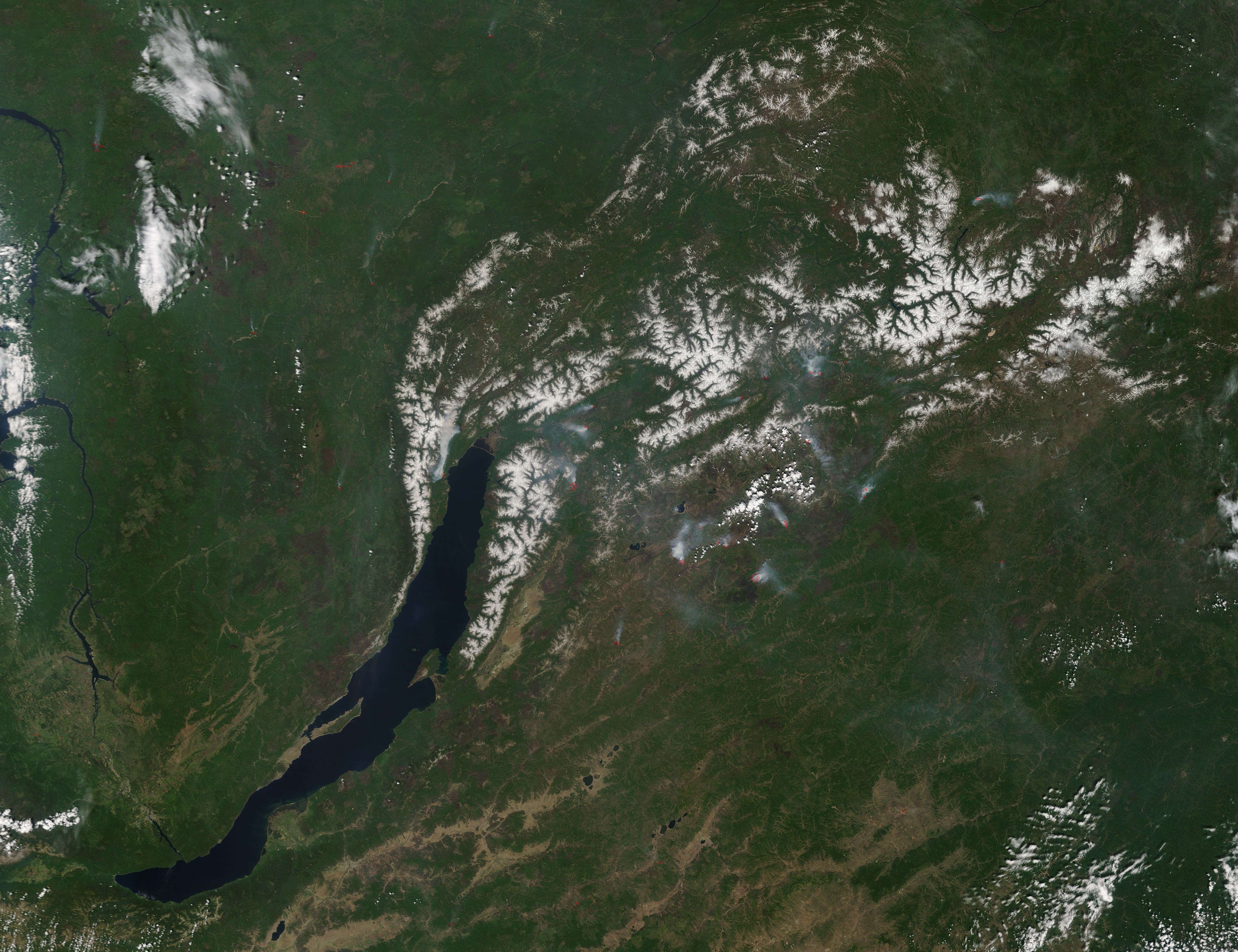 Озеро спутник. Озеро Байкал со спутника. Озеро Танганьика из космоса. Космический снимок озера Байкал. Космоснимок озера Танганьика.