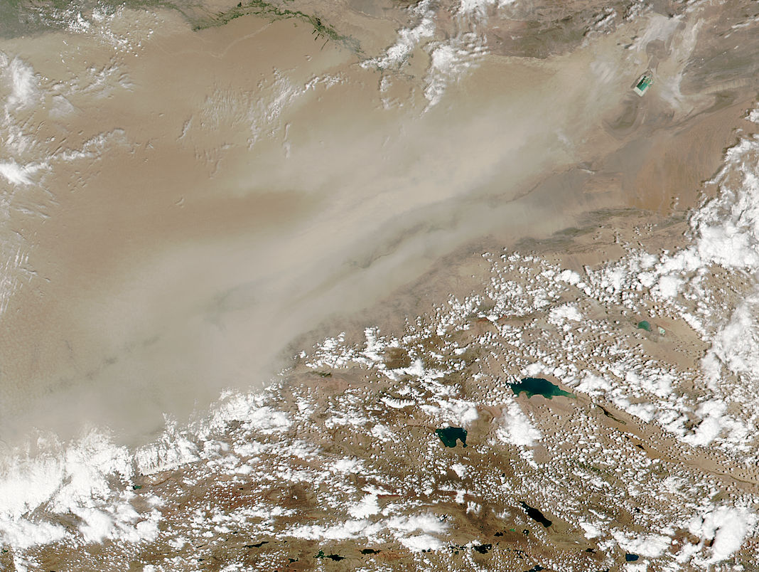 Dust storm in the eastern Taklimakan Desert, Western China - related image preview
