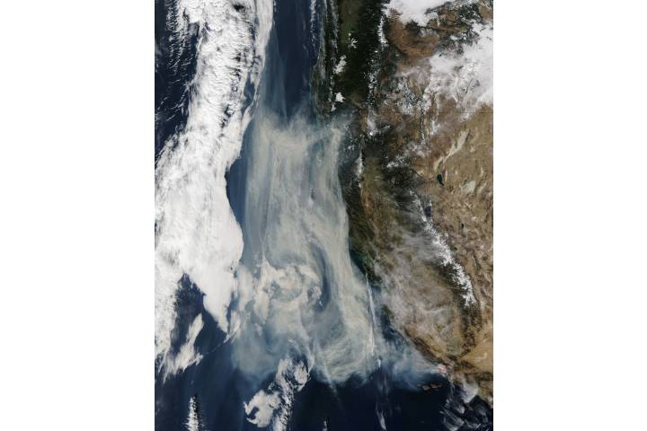 Smoke from California wildfires - selected child image