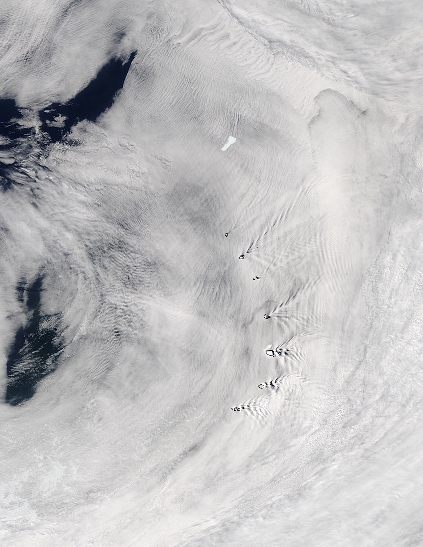 Ship-wave-shape wave clouds induced by South Sandwich Islands and Iceberg B09D - related image preview
