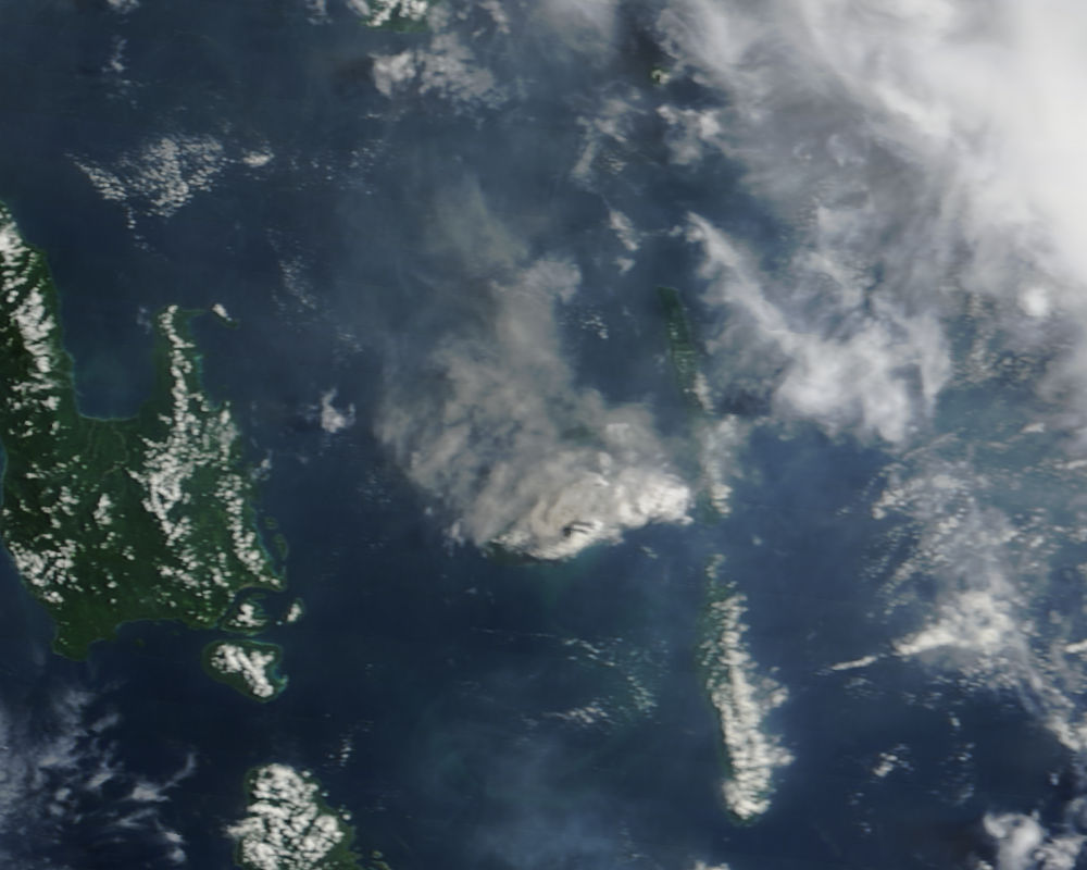 Plume from Aoba volcano, Vanuatu - related image preview