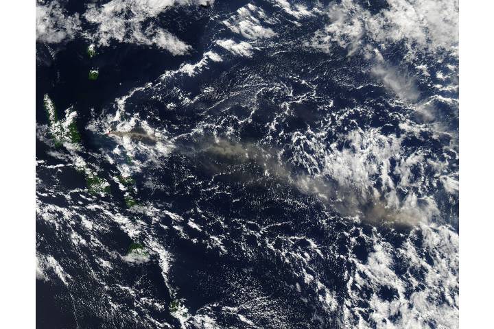 Plume from Aoba volcano, Vanuatu - selected image