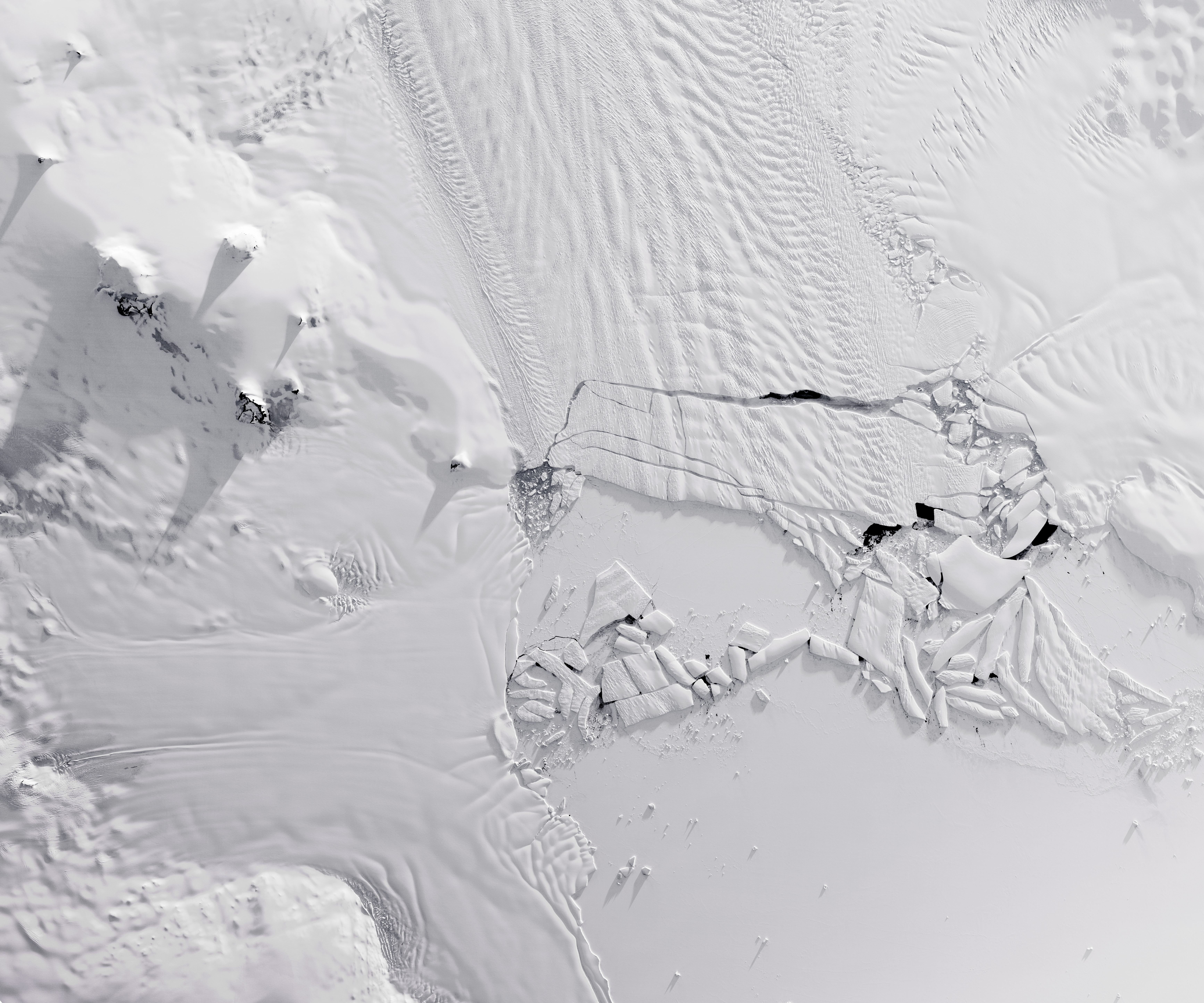 Pine Island Glacier Quickly Drops Another Iceberg - related image preview