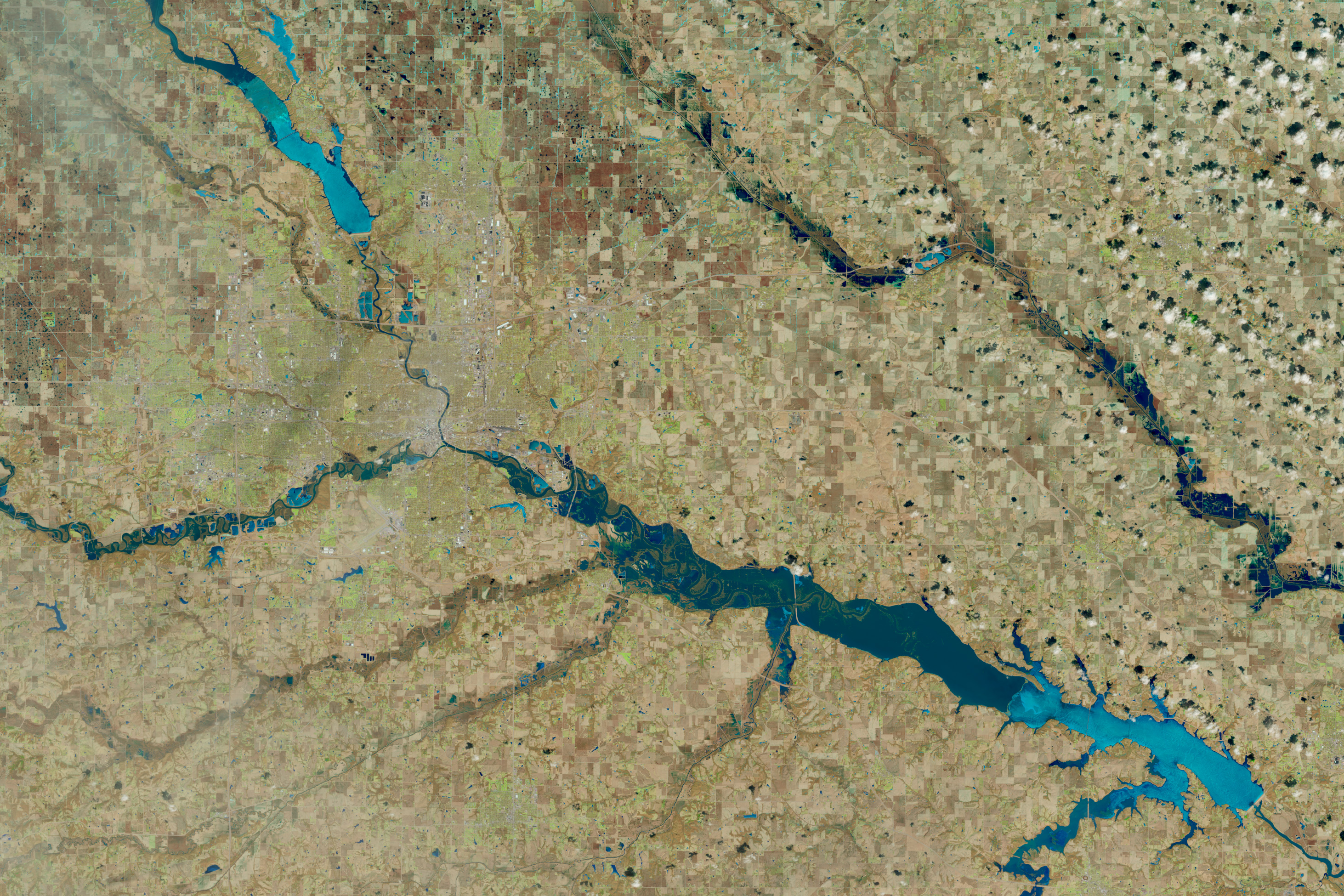 Icy Floodwaters Grind Through Iowa - related image preview