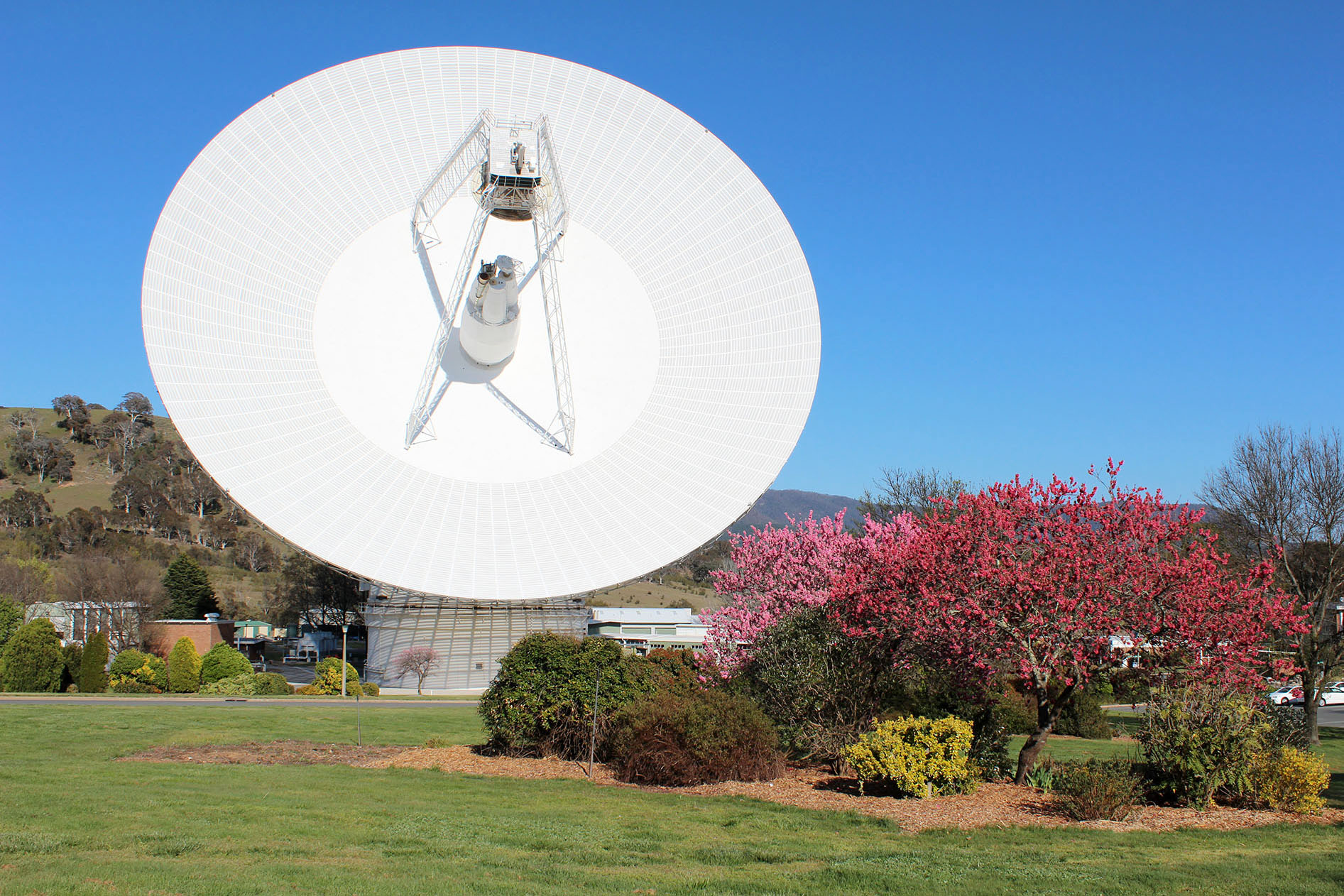 NASA officials repair giant antenna at Goldstone