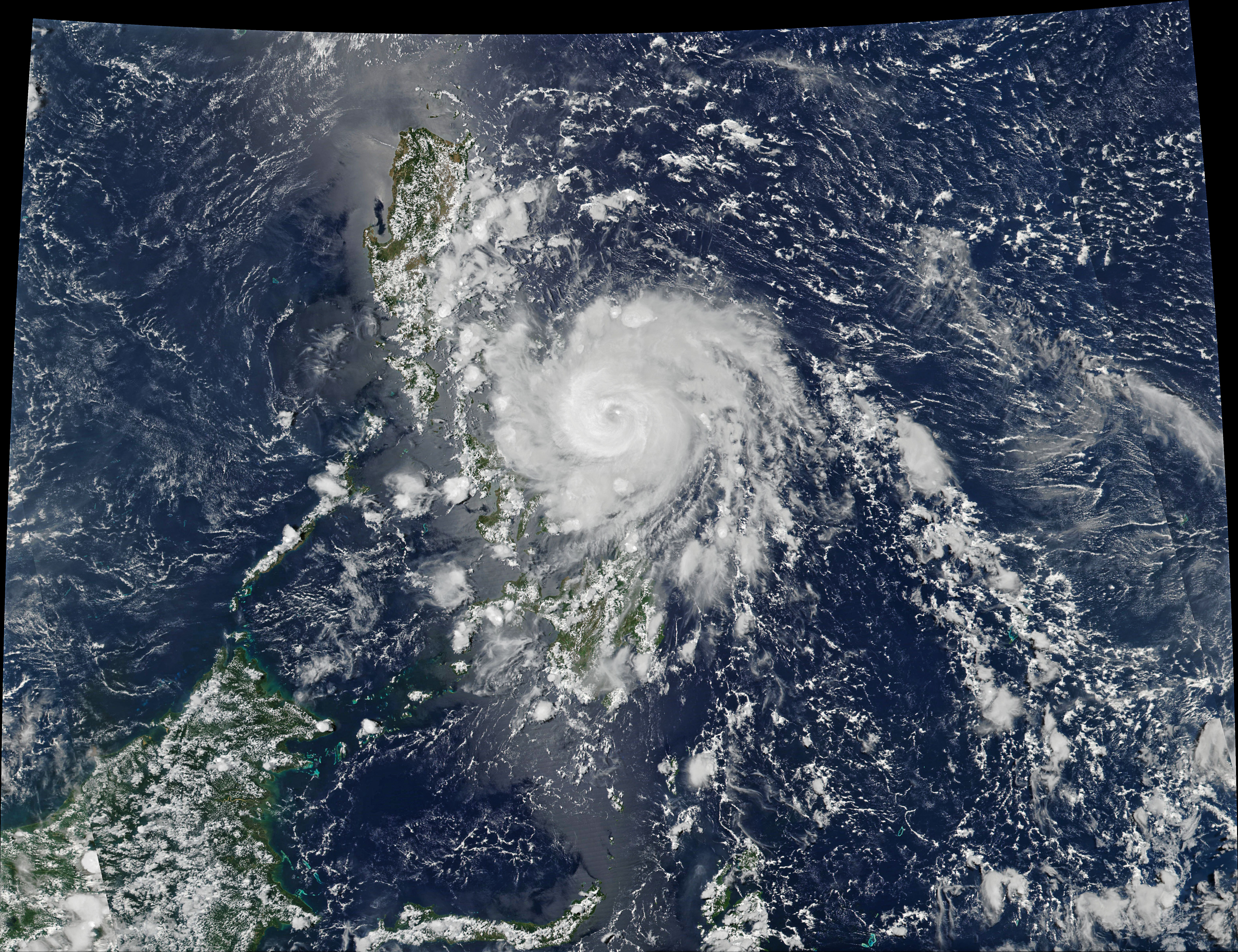 Vongfong Makes Landfall In The Philippines
