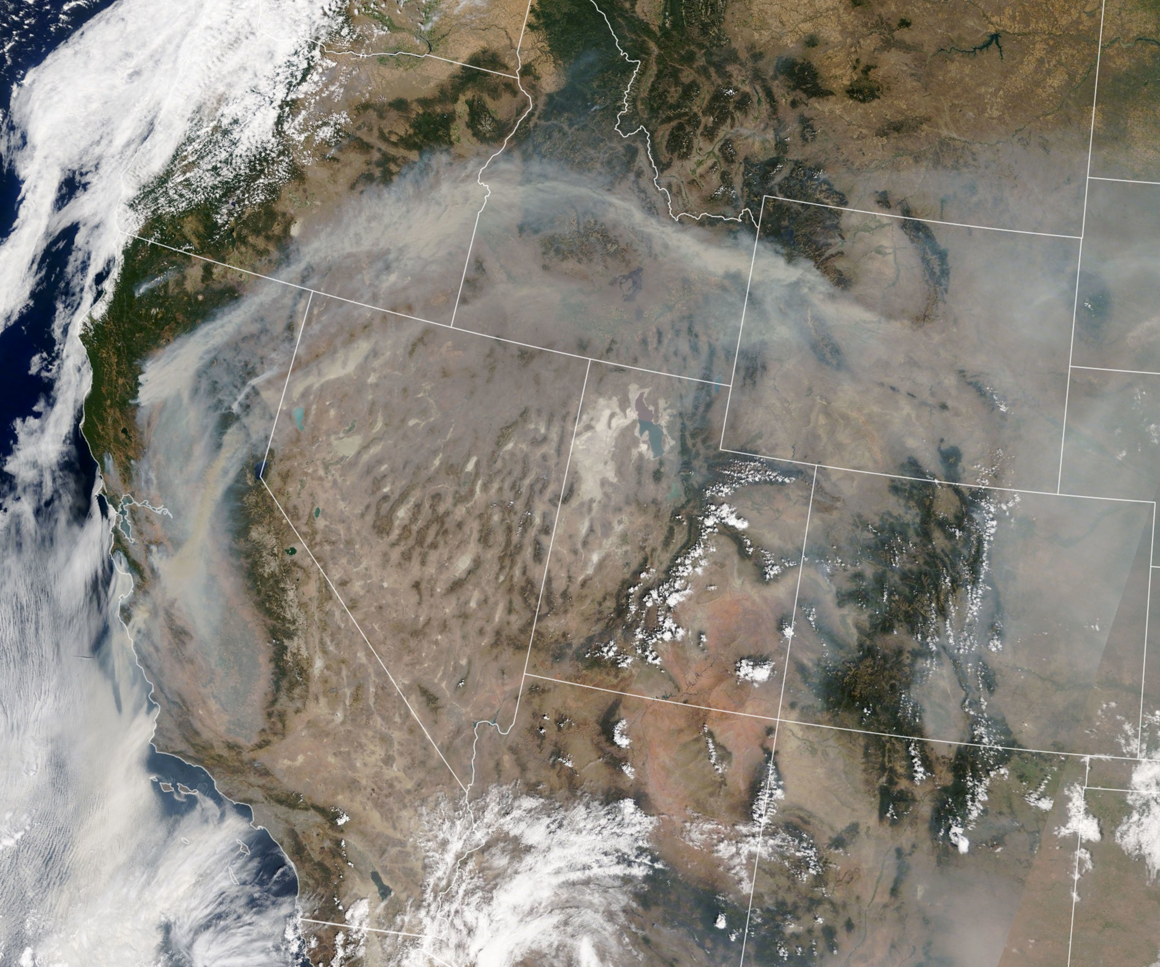 Smoke Continues to Spread Across the U.S. West - related image preview