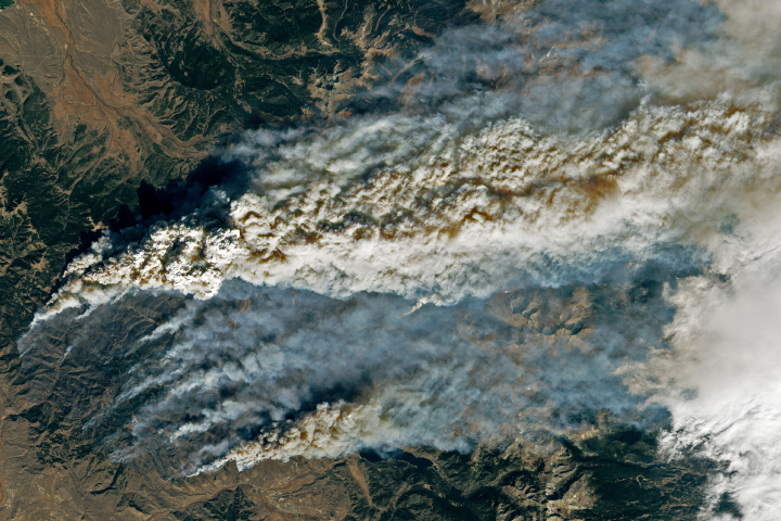 East Troublesome Fire Spreads to the Rockies