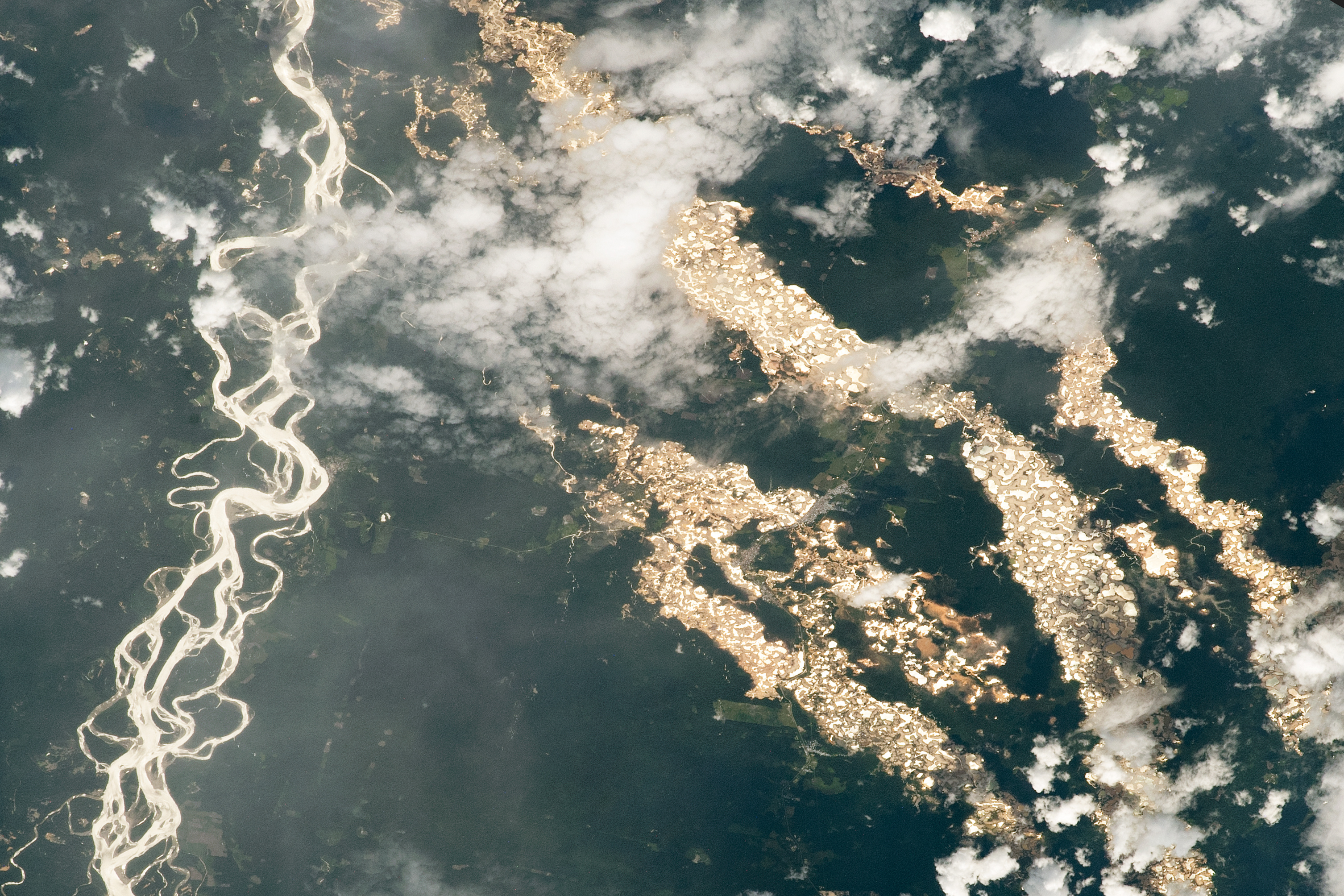 The hunger for gold in the Madeira River - Amazônia Real