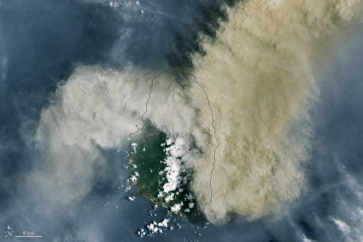 Eruption at La Soufrière - related image preview