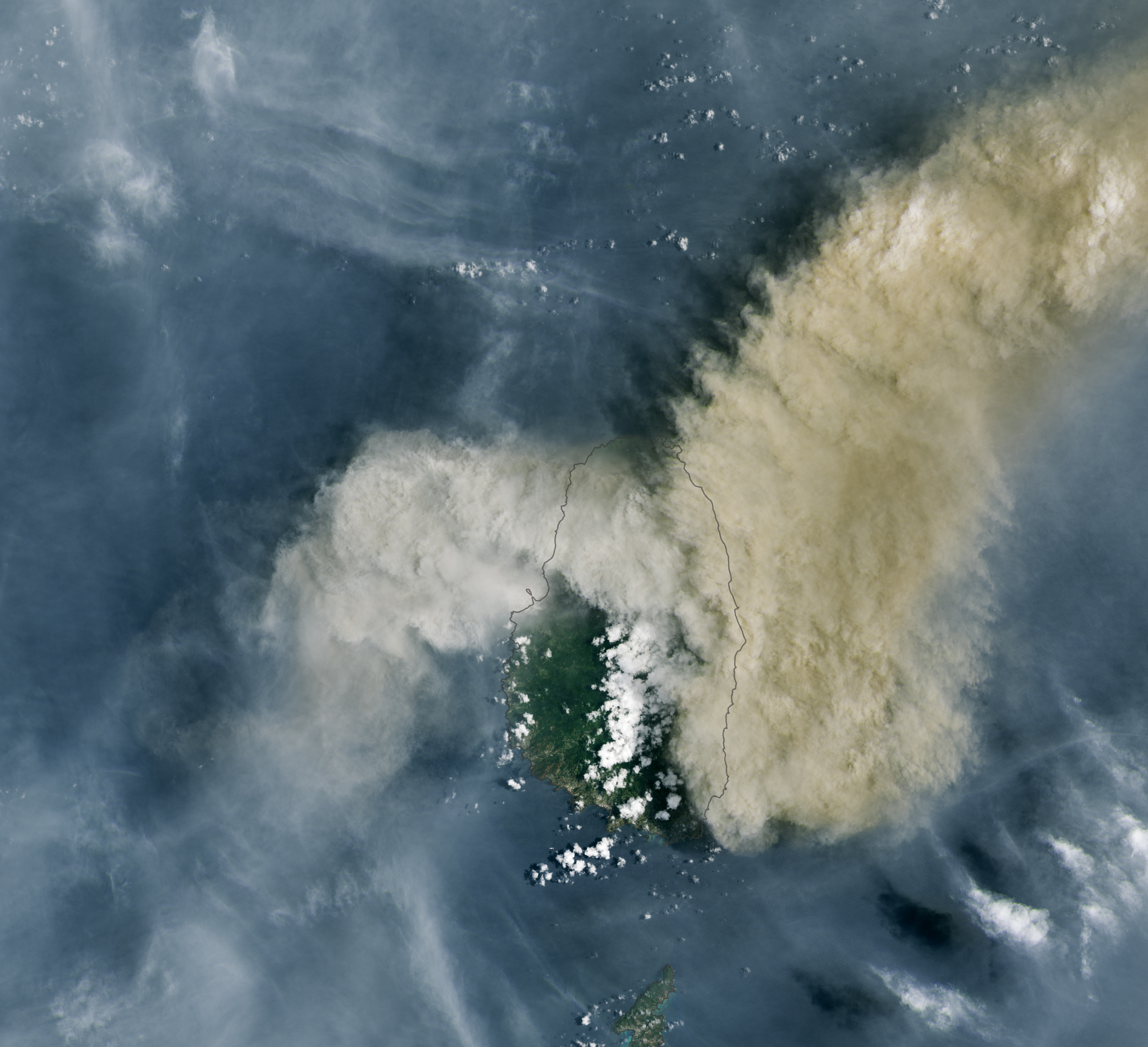Eruption at La Soufrière - related image preview