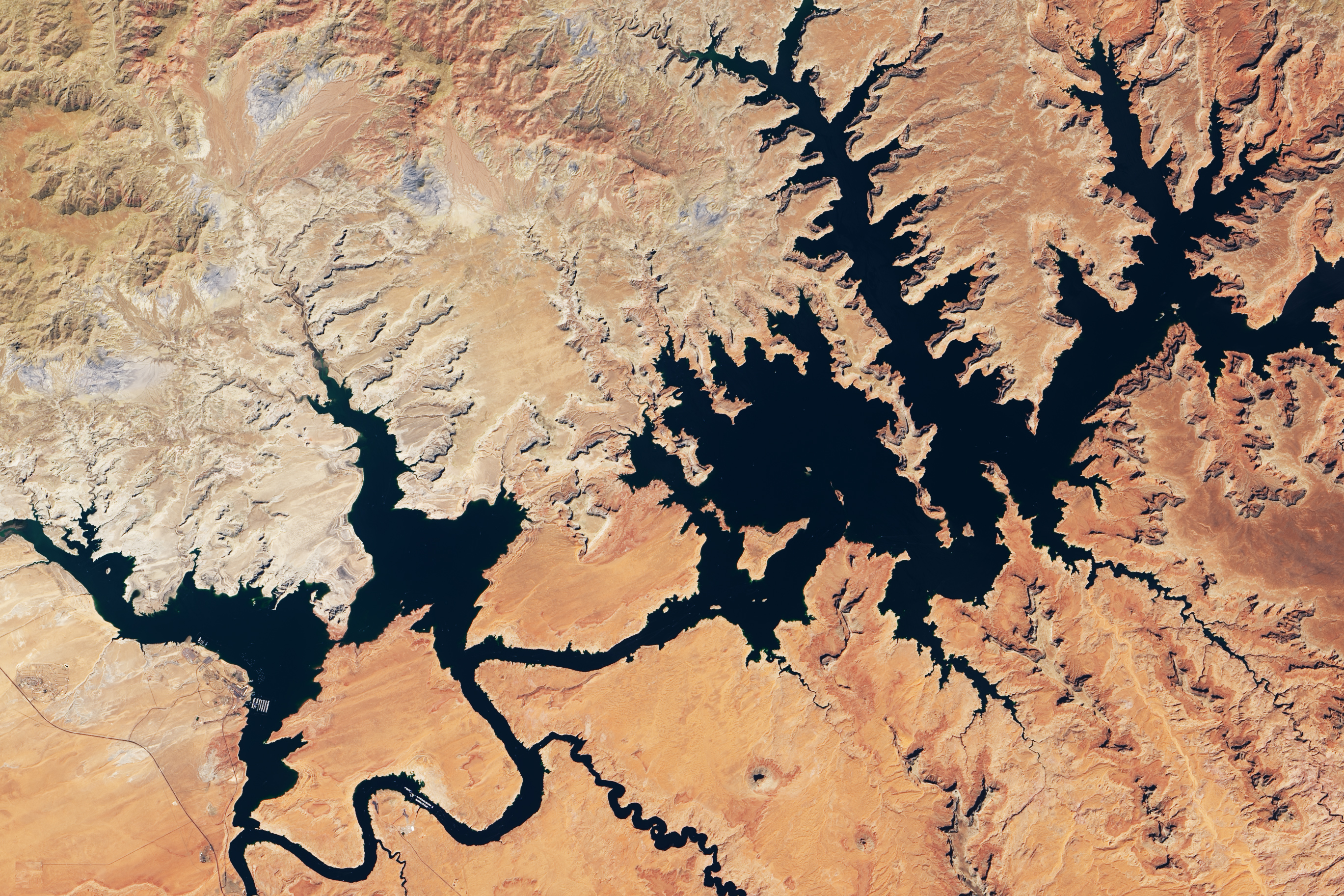 Lake Powell Reaches New Low - related image preview