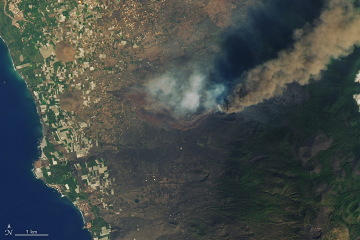 Lava Burns a Path Through La Palma - related image preview