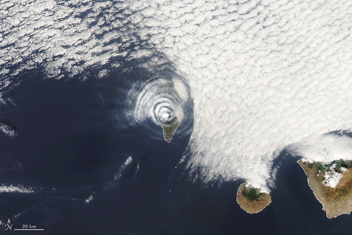 Ash and Cloud Rings Over La Palma - related image preview