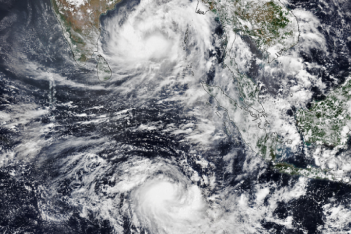 Twin Cyclones in the Indian Ocean