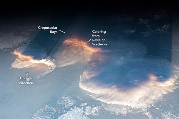 Crepuscular Rays and Light Scattering - related image preview