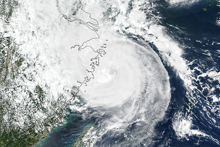 Typhoon Muifa Lands Near Shanghai - selected child image