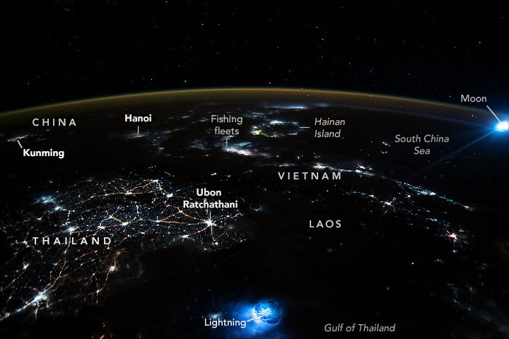 Espectáculo de luces cerca de la extremidad