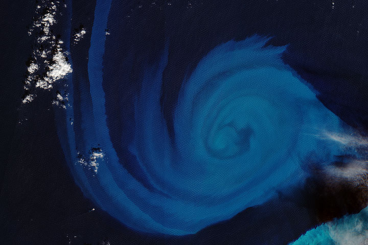 Carbonate Swirls Spin from the Bahamas