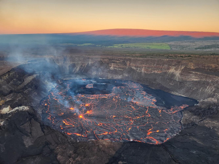 Kilauea Glows - related image preview
