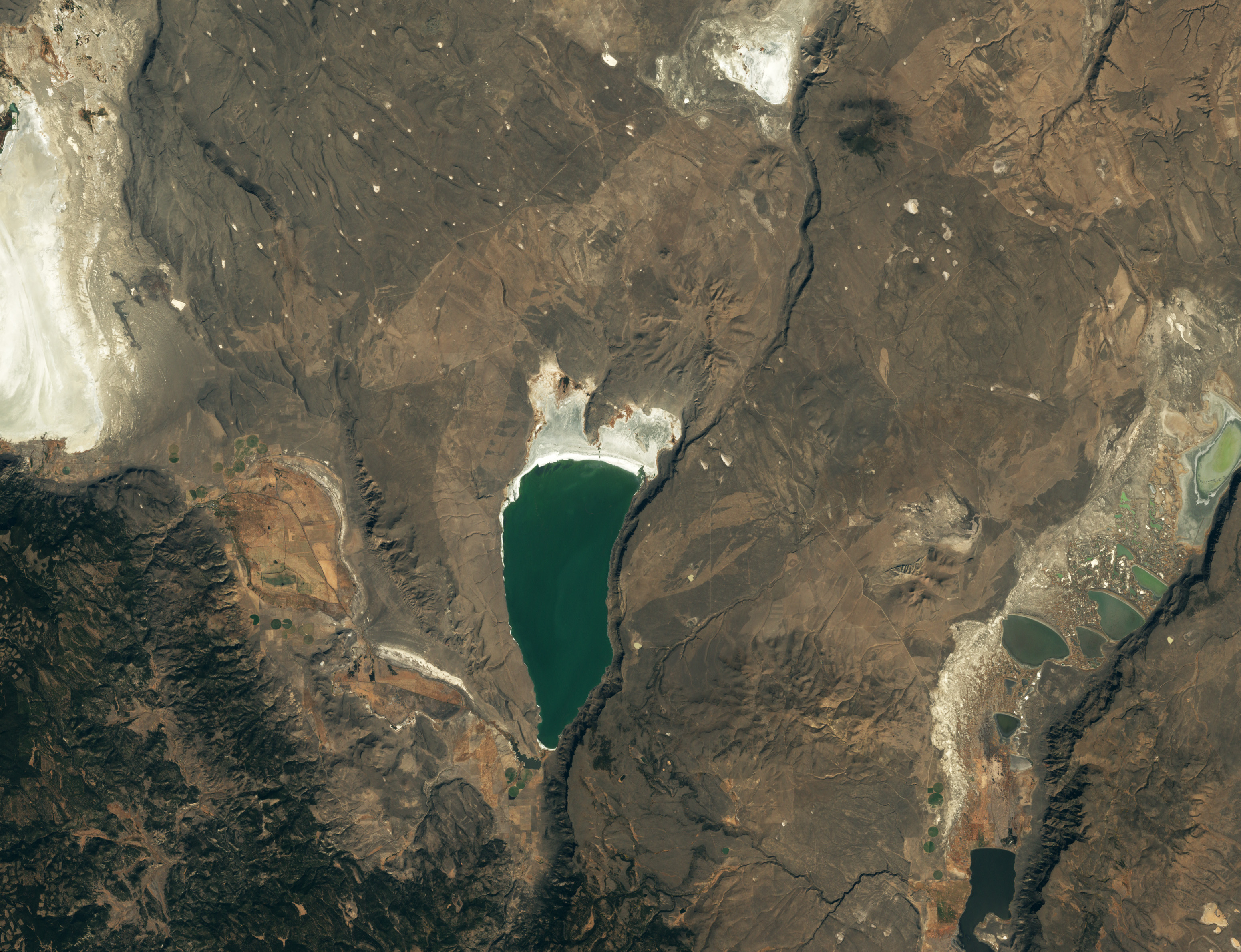 Shrinking Lake Abert - related image preview